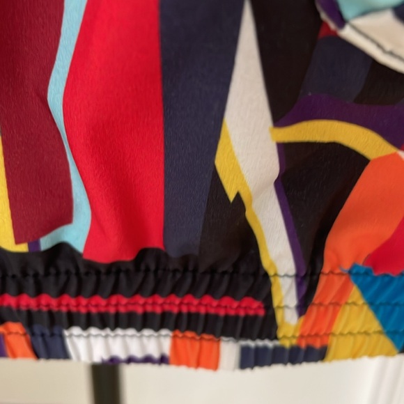 NWT UNDER ARMOUR LIGHTWEIGHT HOODED JACKET - Picture 4 of 8